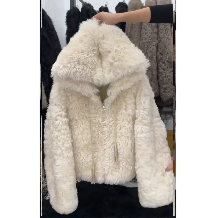 【冬日暖阳】温柔系时尚连帽毛茸茸加厚短外套宽松显瘦休闲长袖上衣