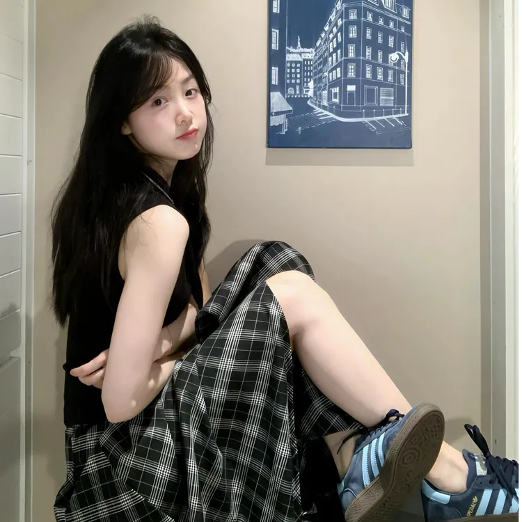 节奏曲黑色时尚百搭减龄背心女超好看垂坠感格子不规则半身裙套装