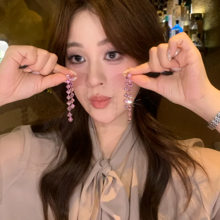铜合金耳饰 奢华长款粉色菱形方钻流苏耳钉女高级感精致轻奢气质
