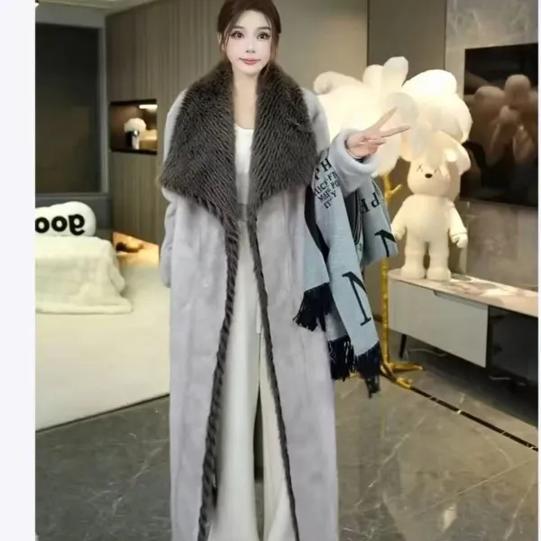 C位千金 2025气质设计师冬季女长款修身厚款轻奢宽松型翻领