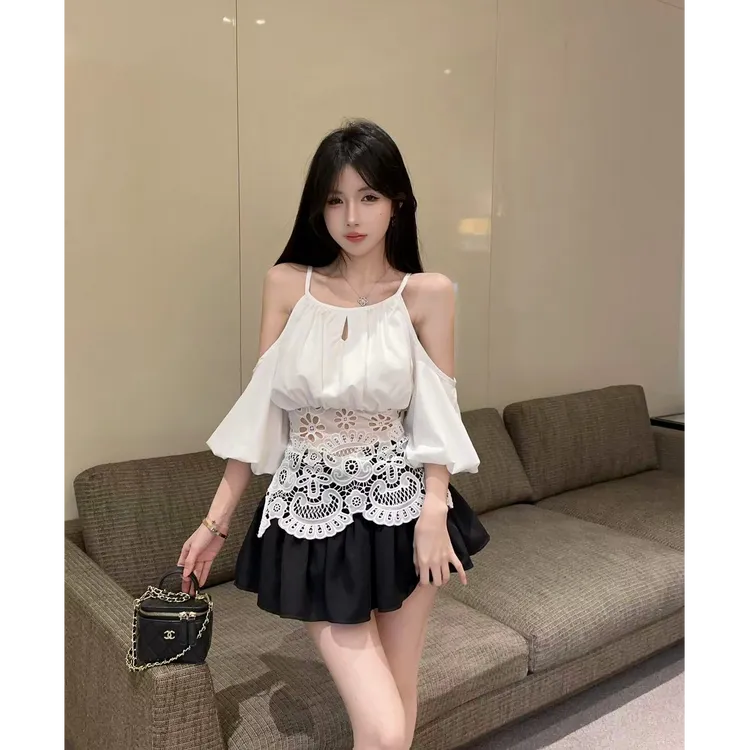 法式气质女神2025夏季新款小众蕾丝纯欲露肩百搭上衣配高腰短裙