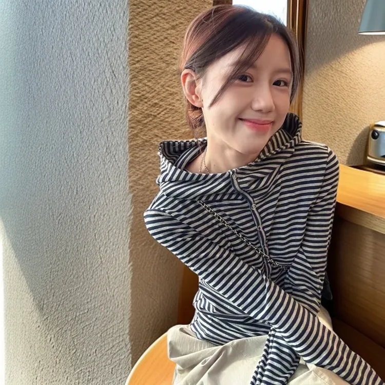 复古条纹连帽长袖t恤女2025早秋新款帽衫设计感独特修身显瘦上衣