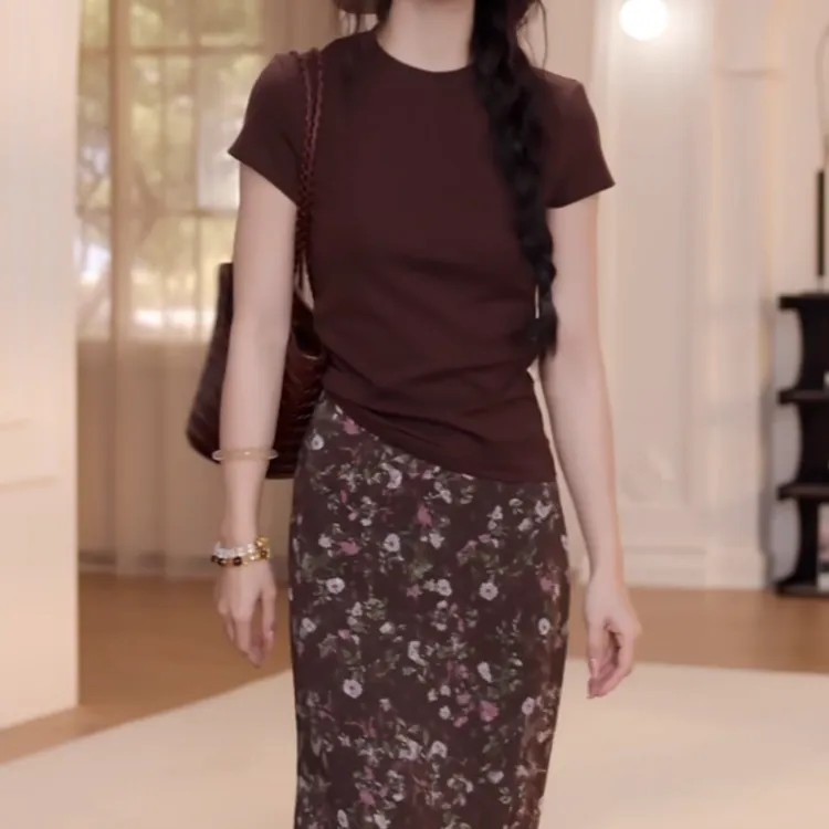 夏日时尚气质纯色百搭短袖T恤2025新款休闲圆领简约显瘦通勤上衣