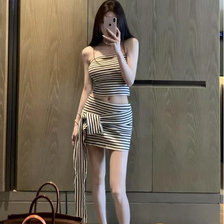 美式复古条纹抹胸背心韩版时尚外穿无袖上衣配显瘦高腰半身裙套装
