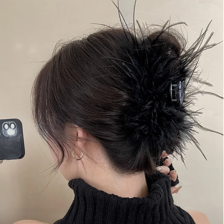 超仙纯欲风黑色羽毛抓夹高级感鲨鱼夹鸵鸟毛发夹女后脑勺盘发头饰