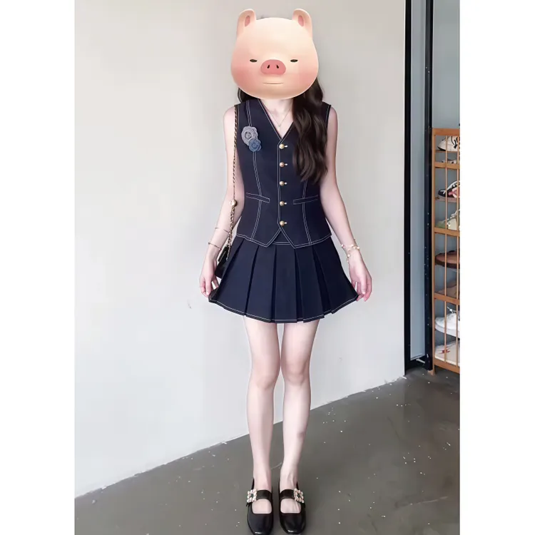 2025夏日爆款 牛仔色撞线设计无袖收腰背心女百褶短裙套装