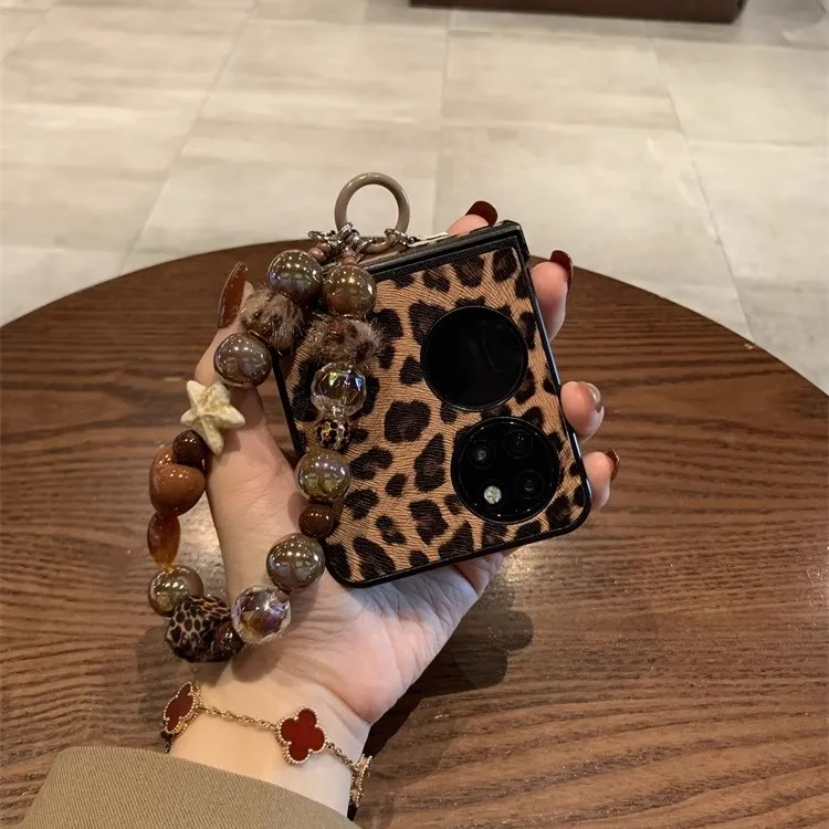 适用华为novaflip手机壳折叠屏美拉德棕豹纹手链秋冬高级感保护套