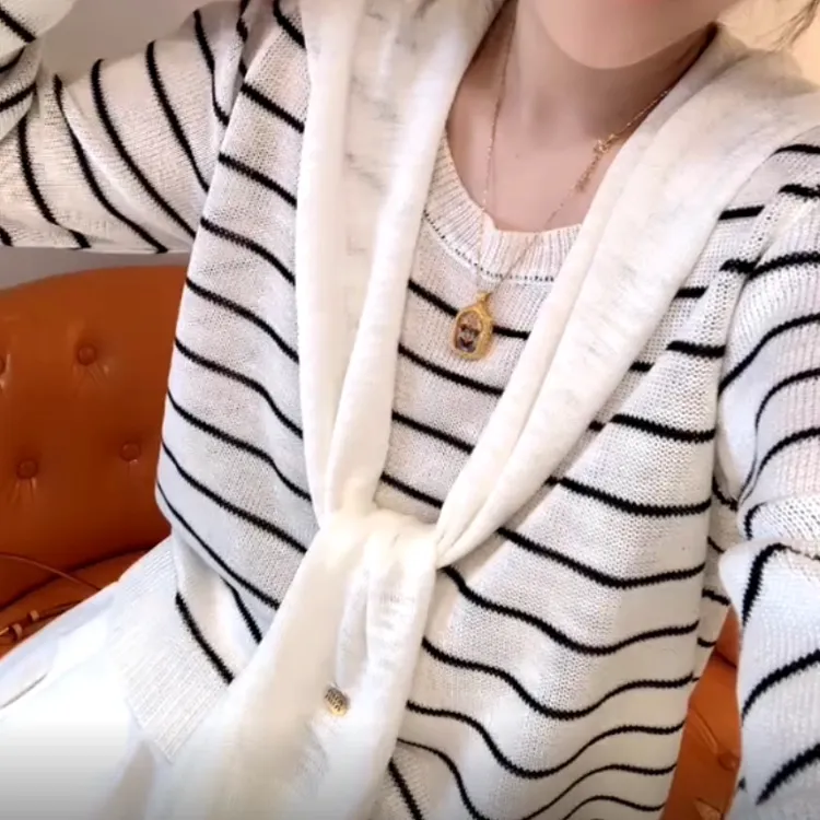 2025夏季新款时尚百搭圆领条纹长袖针织衫女宽松设计感韩系上衣