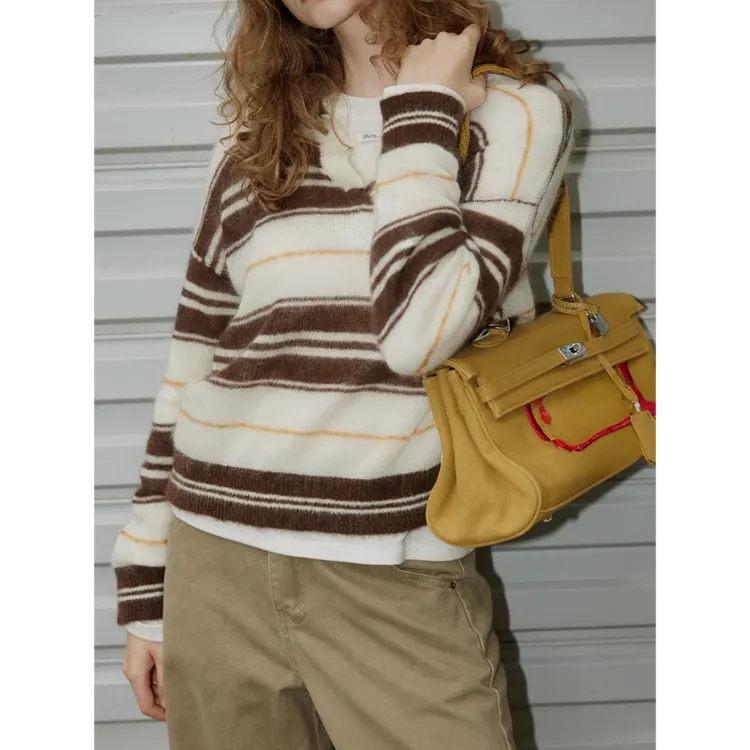 美爆了！墙裂推荐！撞色翻领条纹毛衣女咖啡色针织衫秋冬季宽松上衣