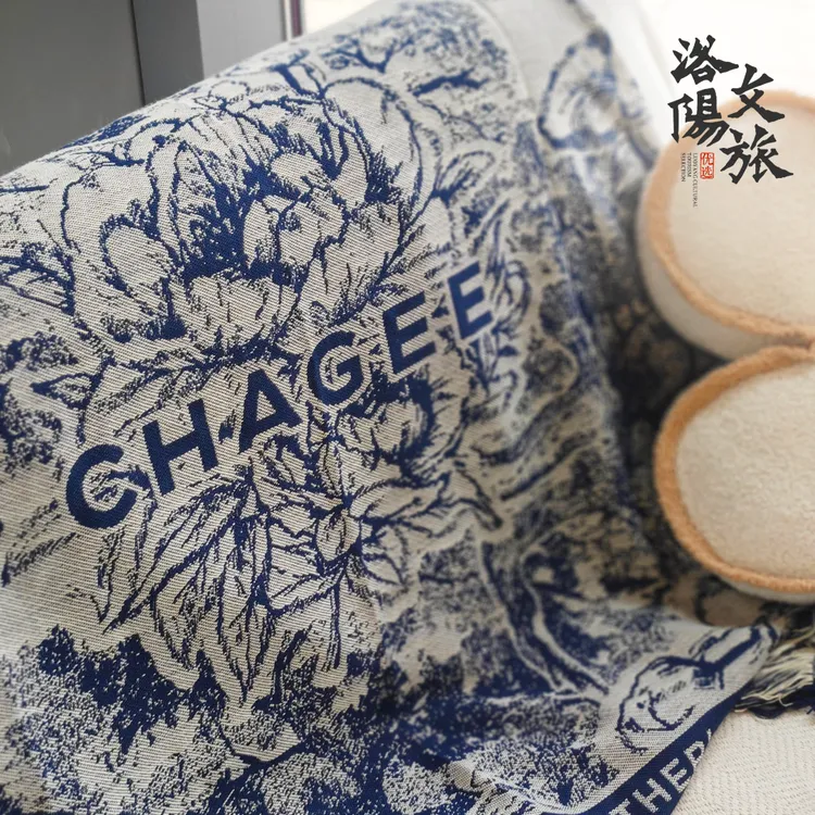 霸王茶姬河南限定披肩盖毯子洛阳牡丹文化节霸王茶姬周边