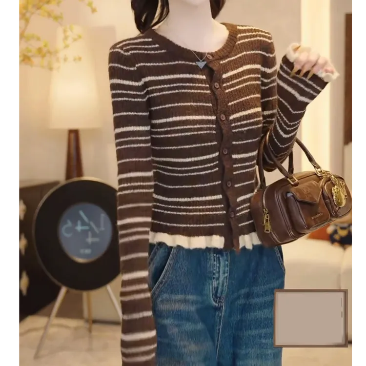 秋季温柔收腰毛衣显瘦短款上衣女法式木耳边条纹圆领长袖针织开衫