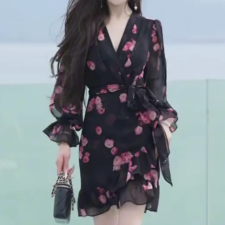 2025夏季新款时尚显瘦气质女士网红休闲洋气连衣裙百搭款D6203