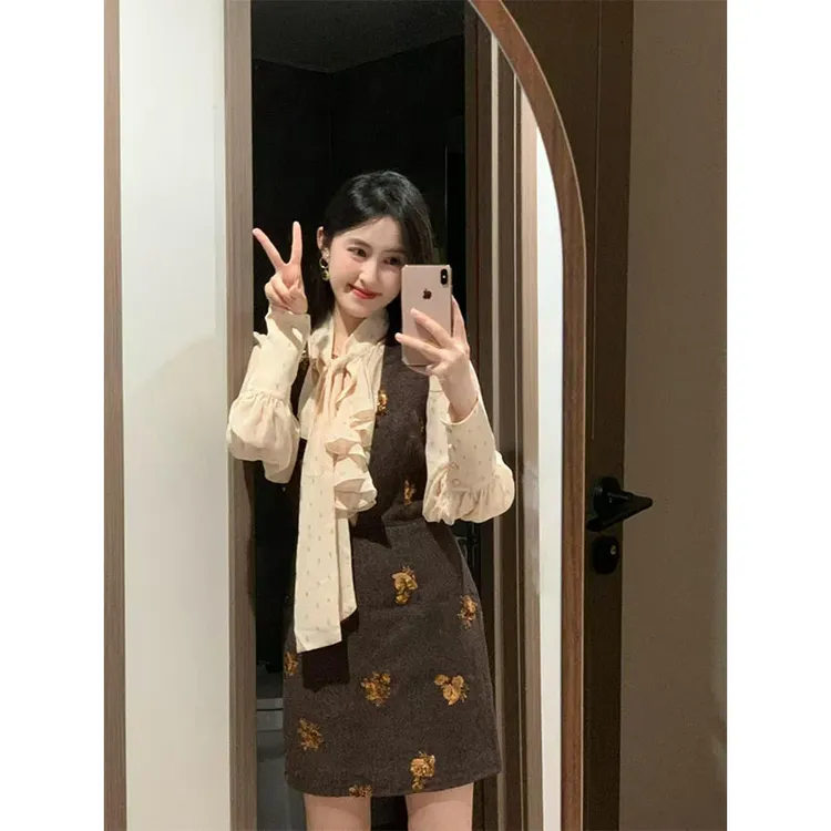 秋冬新款法式气质小香风内搭长袖衬衫收腰显瘦叠穿亮片背心连衣裙