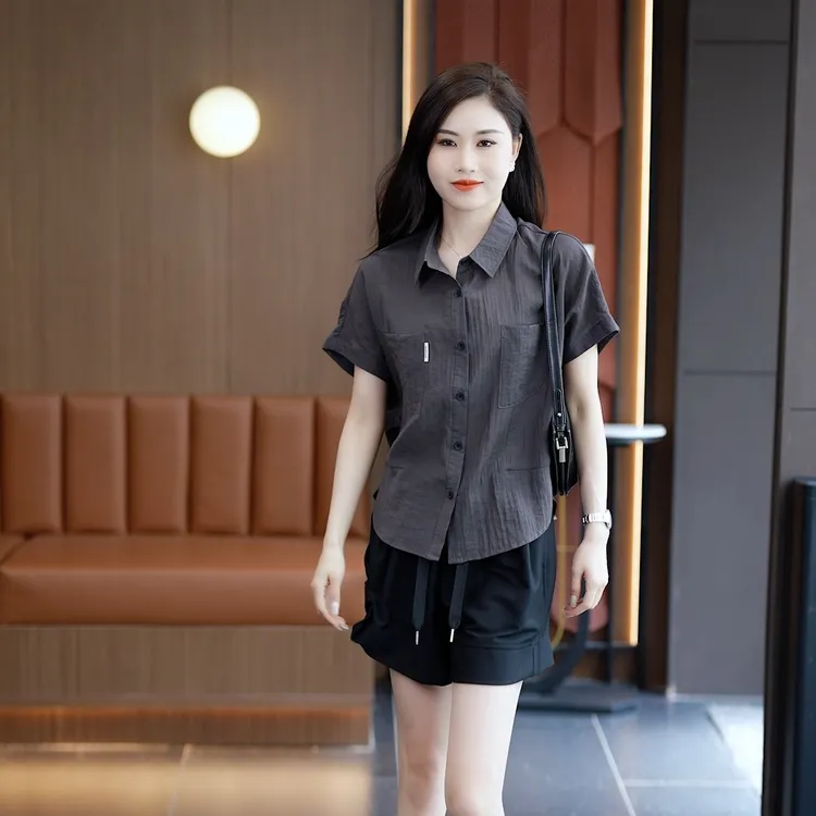 2025夏季冰凉丝薄款女士短袖衬衣百搭设计感宽松显瘦休闲小衫