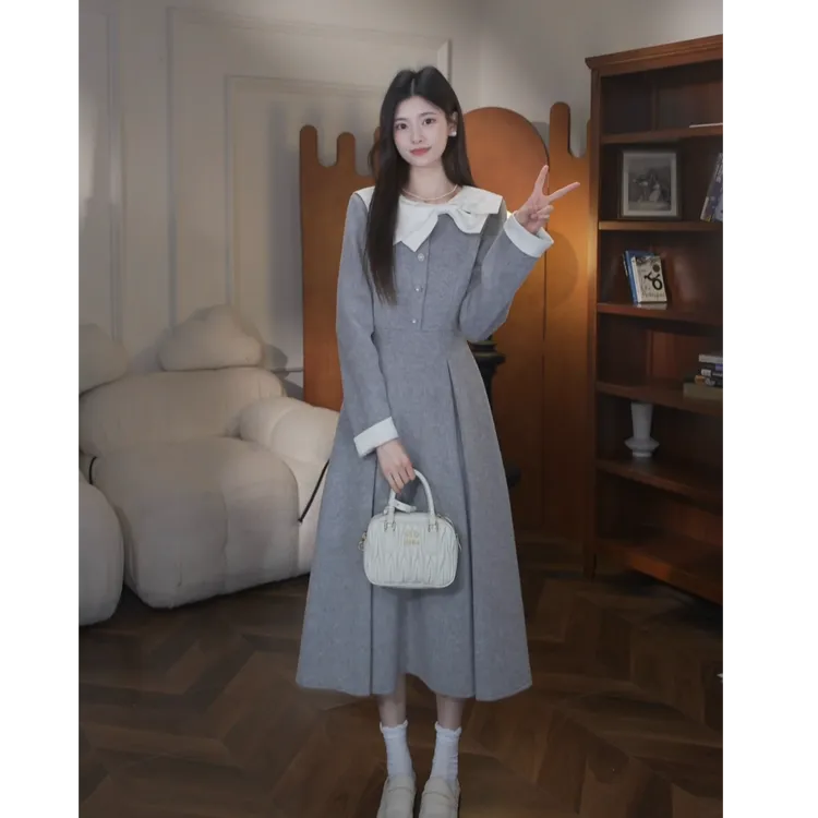 鹿向南【珍妮的旅途】秋冬灰色厚款显瘦法式韩系含绵羊毛呢子连衣裙