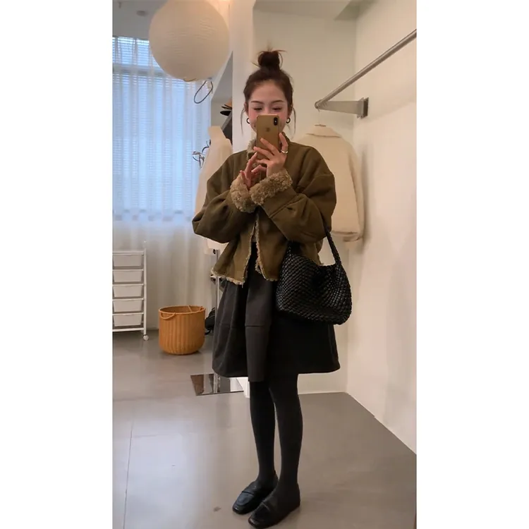 2025秋季新款女法式气质宽松保暖皮毛一体外套百搭高腰显瘦半身裙