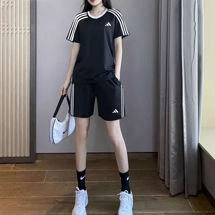 阿迪达斯运动套装女流光风黑色短袖短裤两件套休闲半袖T恤裤子