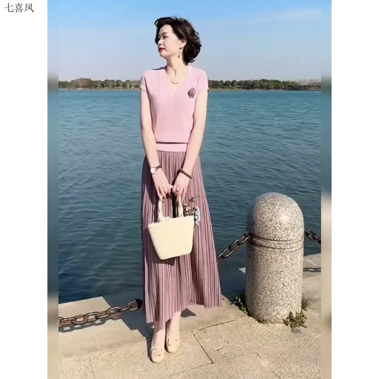 显瘦粉色高级气质针织梨形半身不撞款独特时尚两件套学生