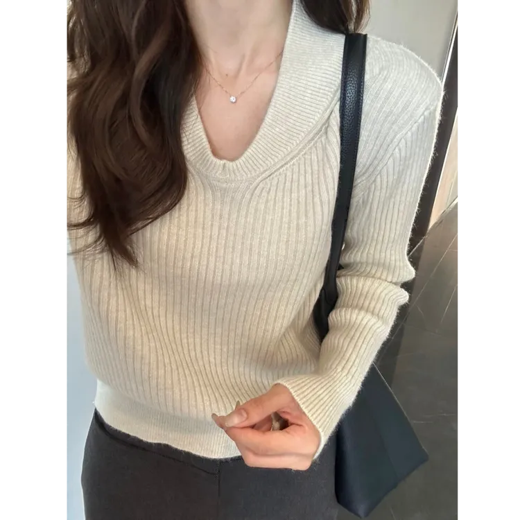 春秋ootd穿搭V领针织打底衫女内搭秋冬季保暖可外穿加厚韩系毛衣