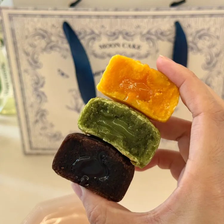 港式奶黄流心月饼礼盒装中秋好礼甜香细滑丝滑绵密浓浓的奶黄香味