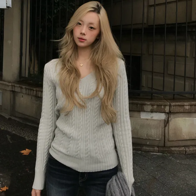 【达人专属】8uioio 缪斯雅织 v领长袖毛衣女套头显瘦针织衫上衣 K51155731