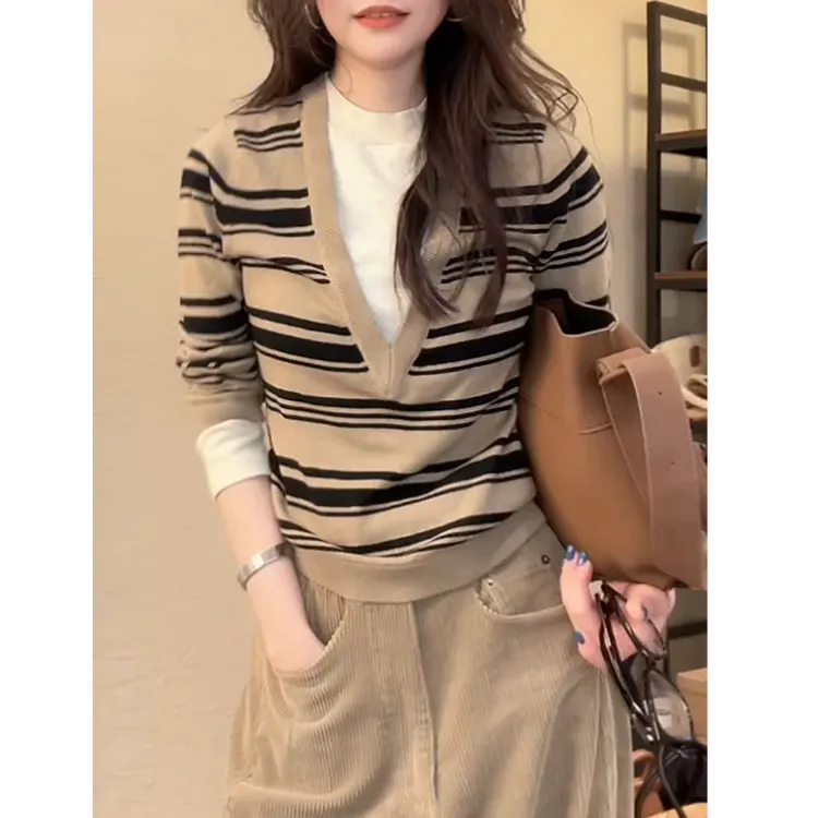 条纹V领撞色假两件针织衫女秋冬2025新款内搭打底衫修身长袖上衣