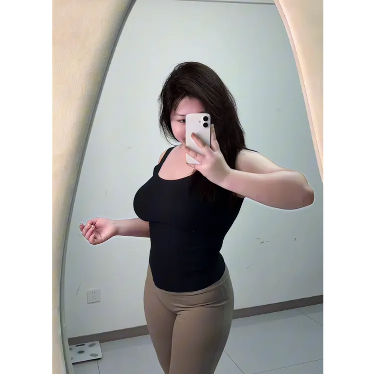 自在大码改良无痕不勒肉吊带背心免穿文胸女款舒适透气通勤