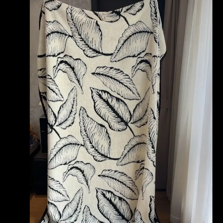 2025秋冬款水墨写意INS风大树叶双面毛绒毯厚毛毯阳离子提花毛毯商品图