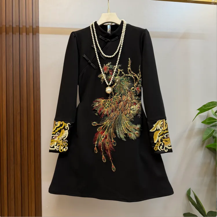 秋冬大码女装新款时尚气质复古国风重工刺绣新中式精致连衣裙