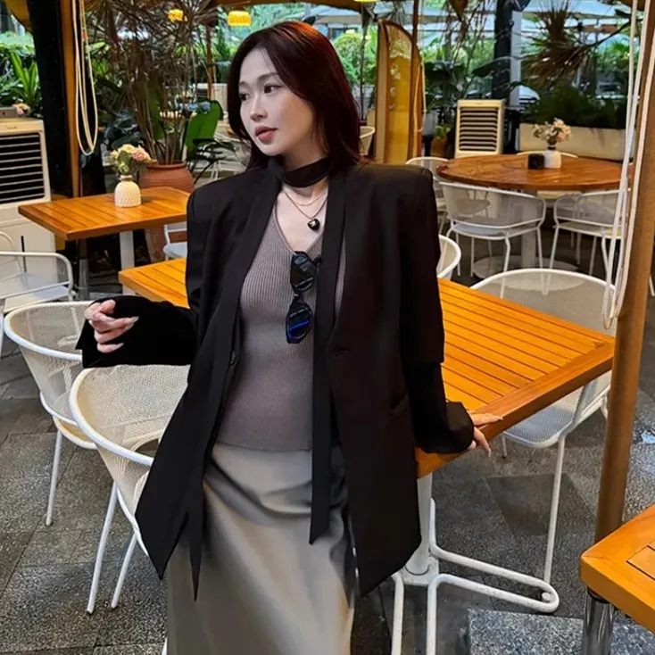 御姐气质黑色飘带西装女秋冬新款小众正装法式收腰V领小西服外套