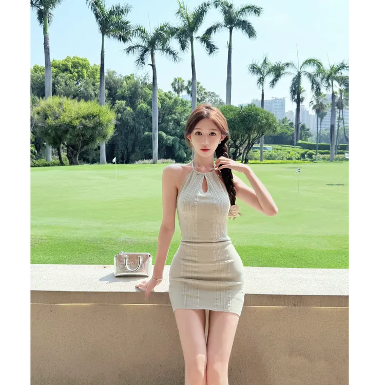 性感挂脖吊带连衣裙女夏季纯欲风高级感辣妹修身收腰新款包臀短裙