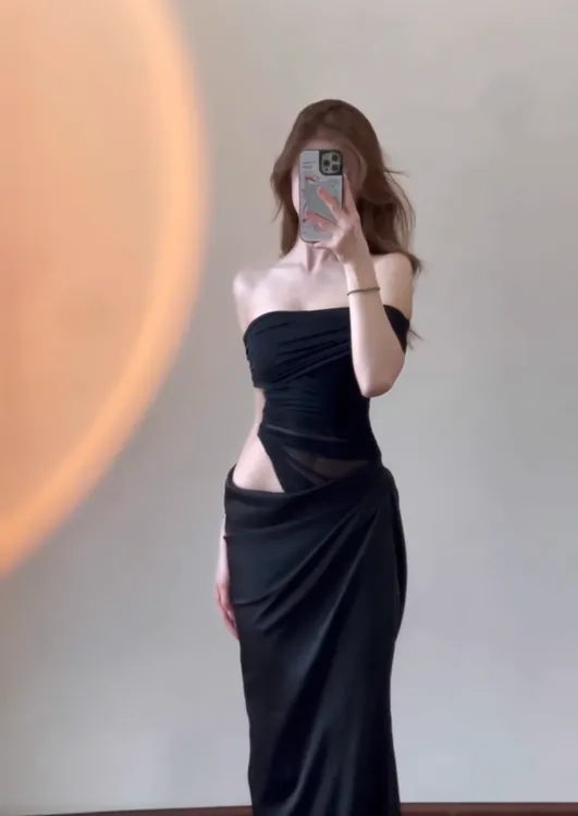 春季新款性感时尚气质2025黑色一字肩连衣裙女小众设计高级感穿搭