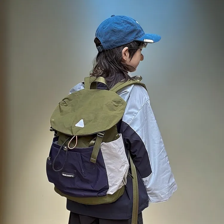 韩版简约时尚大容量儿童书包撞色百搭轻便小学生户外旅行登山包潮