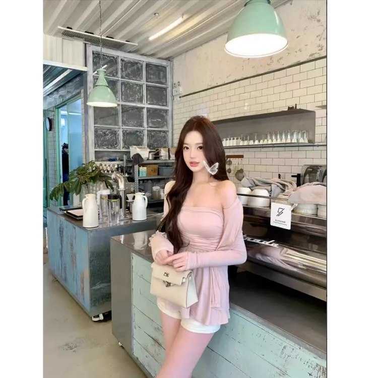 优秀的金蘑菇 软糯糯纯欲佳人胸垫背心+温柔小衫套装
