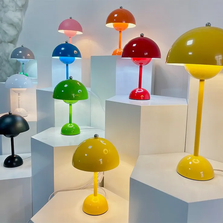 ins网红花苞台灯北欧简约创意书房办公桌led台灯卧室床头小夜灯