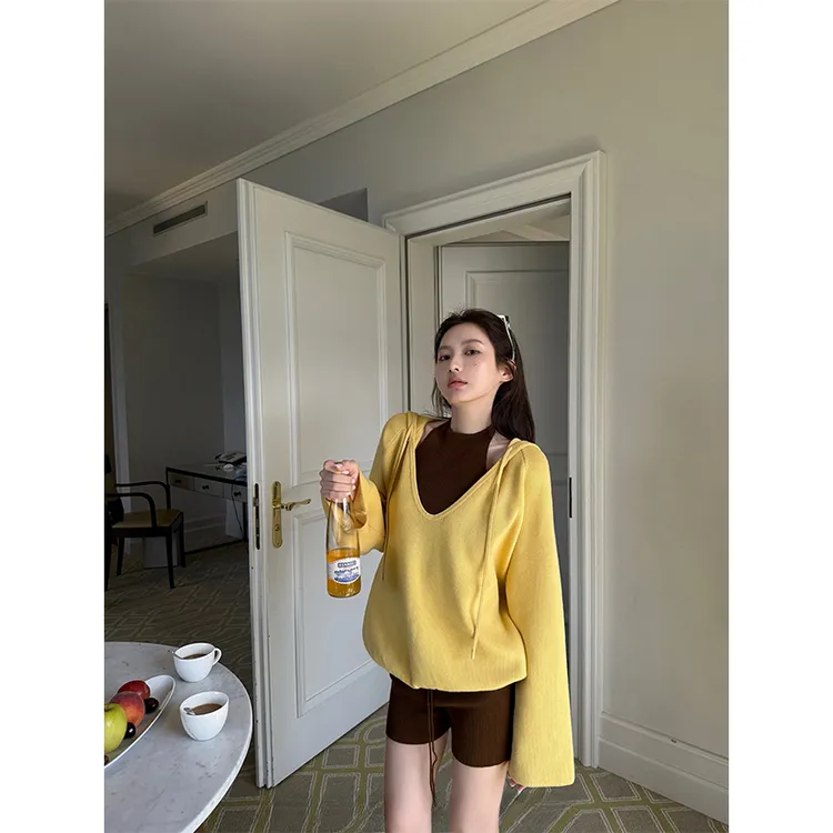 2025休闲穿搭一整套抽绳连帽针织衫罩衫挂脖圆领内搭辣妹短裤套装