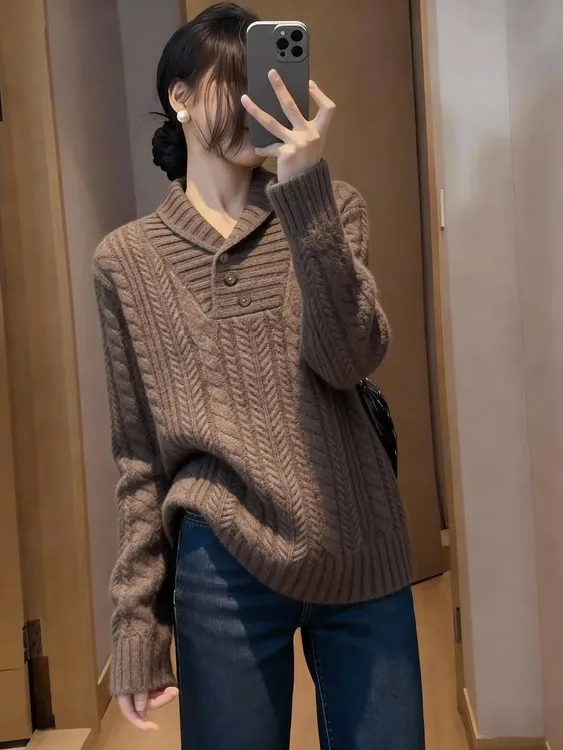 复古风慵懒松弛休闲随性通勤卡其色上衣女2026冬v领半扣提花毛衣