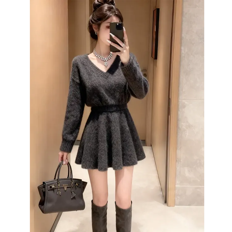 2025秋冬季新款套装女V领气质显瘦针织毛衣搭配A字针织短裙两件套