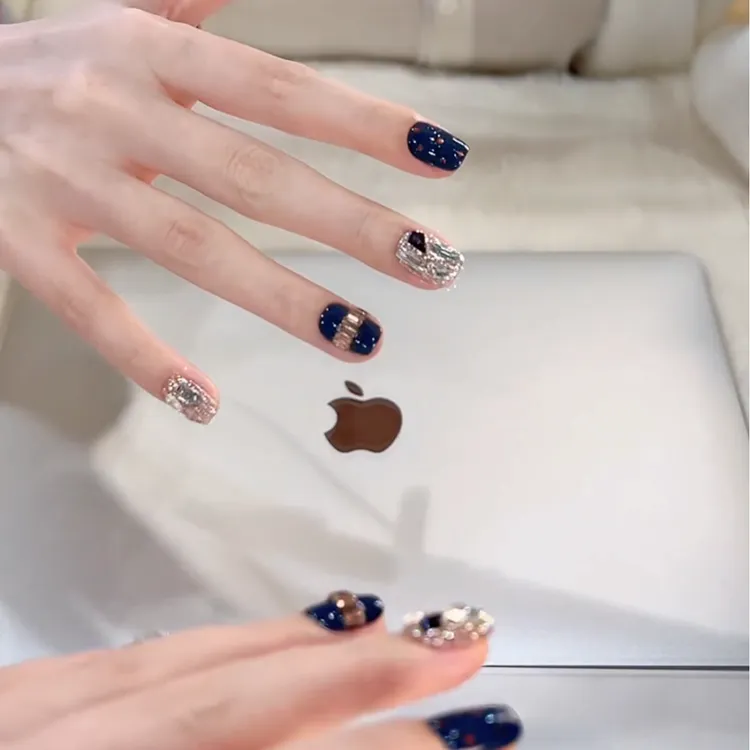 【藏蓝波点】秋冬蓝色拼钻穿戴甲片2025新款高级感纯手工显白美甲片