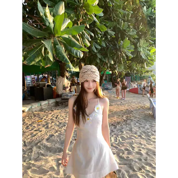 曼谷假期 法式复古雏菊立体花朵v领吊带连衣裙收腰显瘦吊带长短裙