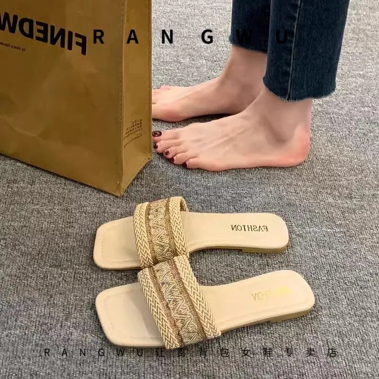 小香风凉拖鞋女外穿2025年夏季新款显脚小软底方头海边度假沙滩鞋