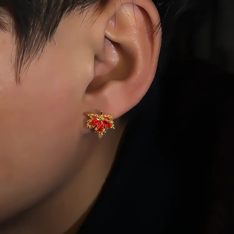 钛钢耳饰 枫叶耳钉男百搭时尚红色精致镶嵌气质简约彩色手工小众