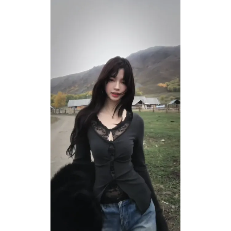 MARIE.COCO纯欲蕾丝挂脖拼接假两件长袖穿搭女早秋显瘦牛仔阔腿裤