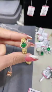 18K金镶嵌天然祖母绿戒指