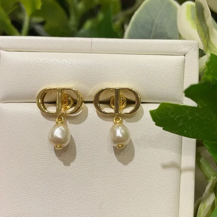 铜合金仿珍珠耳饰 少女风字母韩式耳钉中古素款白色耳饰气质耳钉 