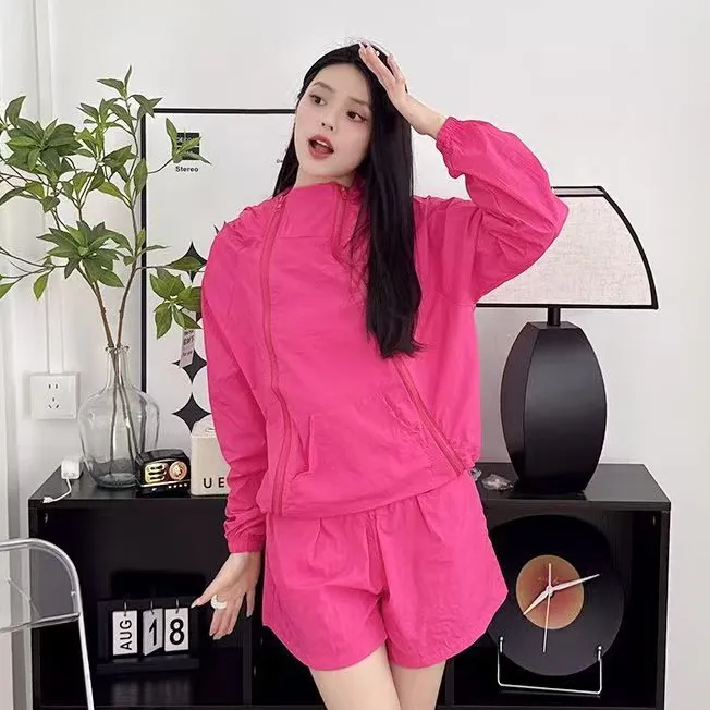 休闲运动防晒套装女2025年新款爆款宽松休闲防晒服连帽外套短裤