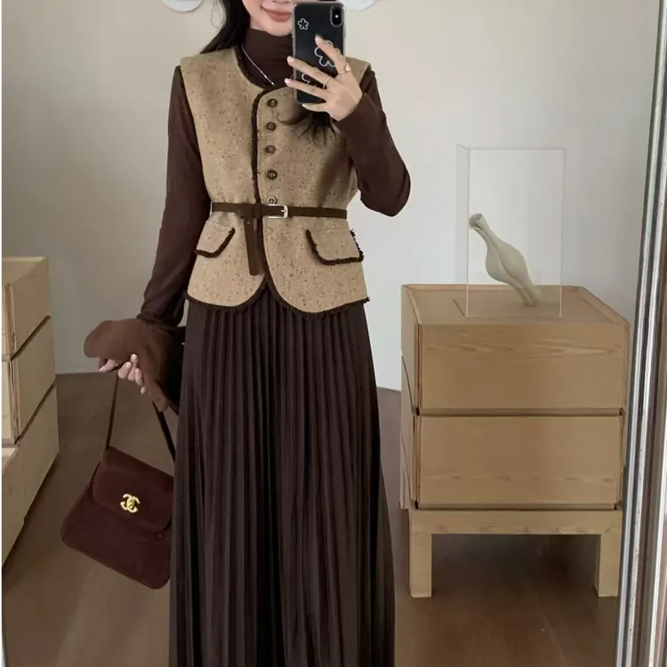 2025年秋冬季新款马甲+连衣裙时尚法式巴恩风两件套9871
