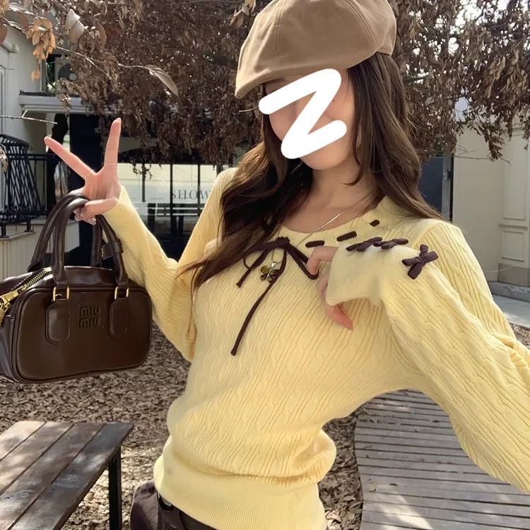 鹅黄糯感蝴蝶结绞花修饰针织衫女秋冬新款百搭显瘦设计感毛衣上衣