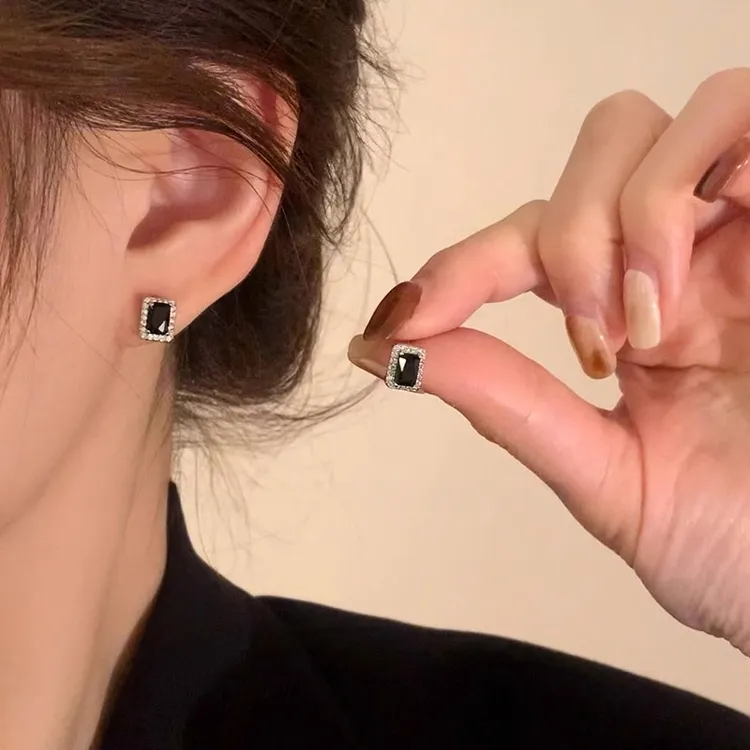 黑色方块锆石耳钉女耳饰2026新款爆款高级感轻奢小众设计感耳饰品