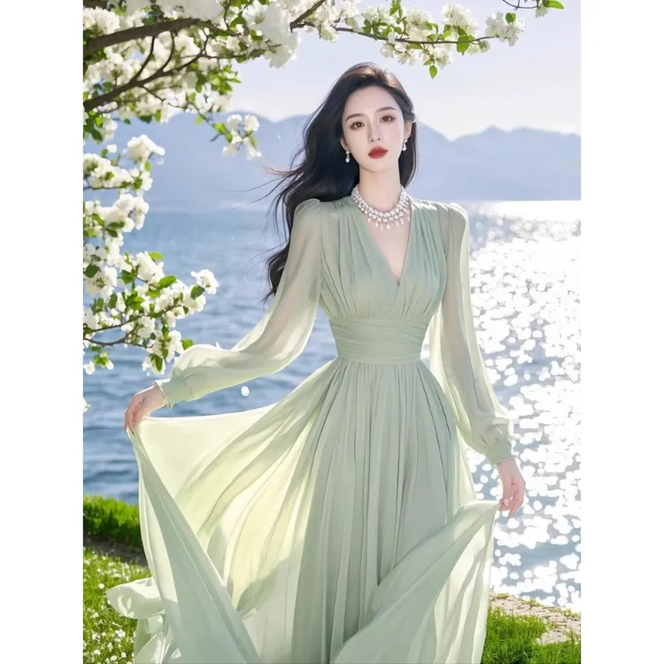 2025爆款法式绝美高级感海边度假收腰V领薄荷绿雪纺长款连衣裙潮